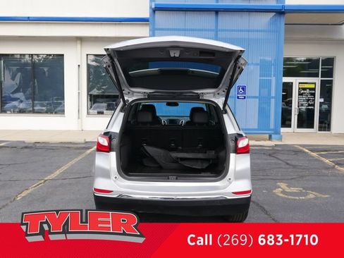 Used 2021 Chevrolet Equinox LT FWD image 16