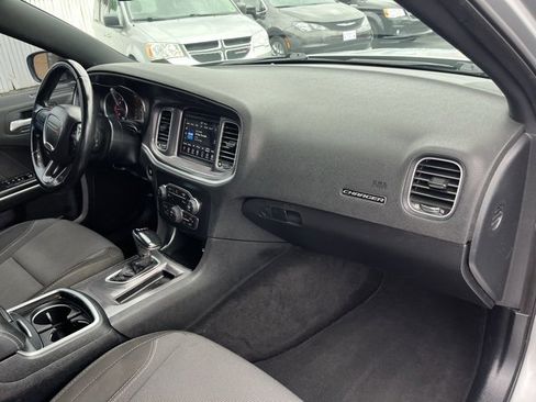 Used 2019 Dodge Charger SXT image 15