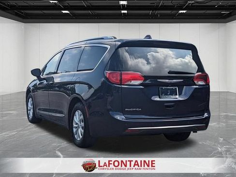 Used 2018 Chrysler Pacifica Touring-L Plus FWD image 3