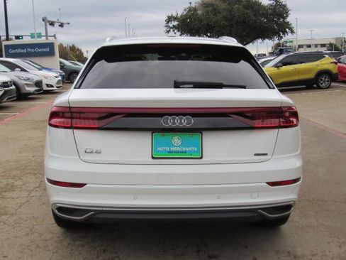 Used 2022 Audi Q8 Premium image 9