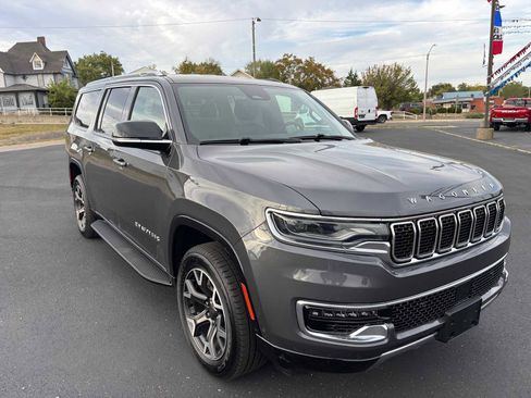 Certified 2024 Jeep Wagoneer L Series III w/ Flexible Seating Group image 2