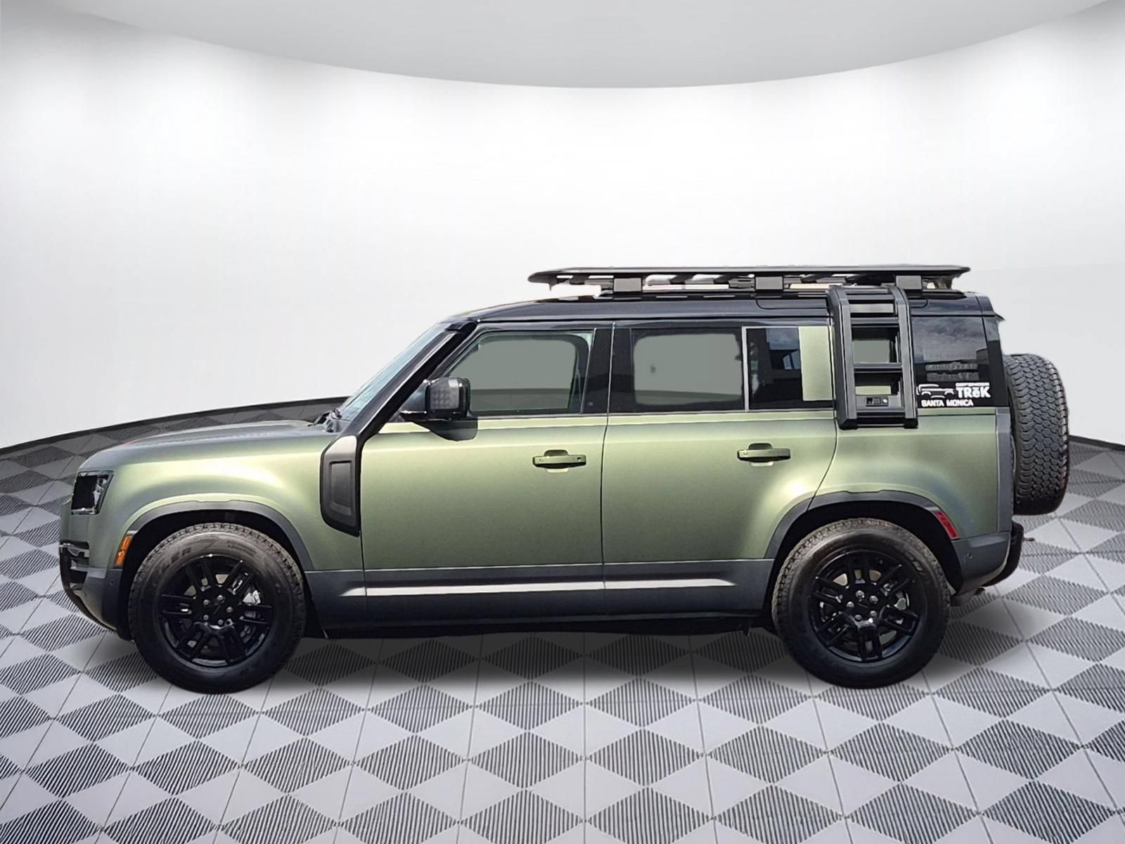 New 2026 Land Rover Defender 110 S AWD/4WD image 2