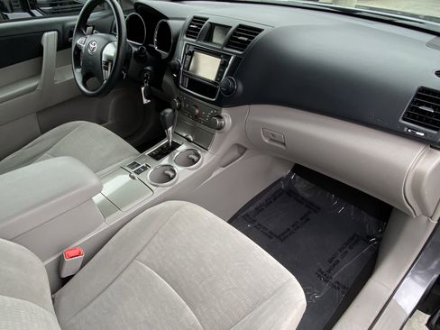 Used 2013 Toyota Highlander Plus FWD image 9