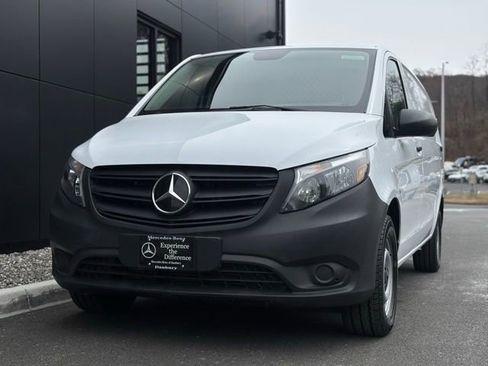 Used 2022 Mercedes-Benz Metris image 3