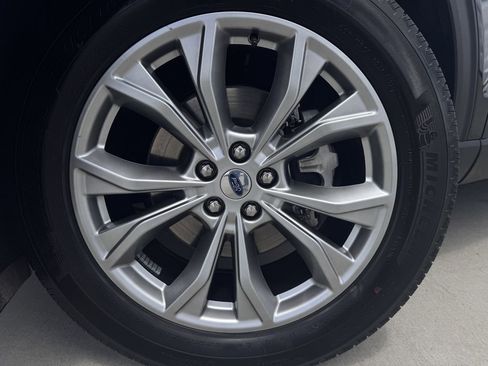 Used 2023 Ford Explorer Limited image 9