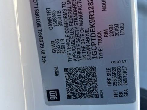 Used 2024 Chevrolet Colorado Z71 w/ Z71 Convenience Package 2 image 35