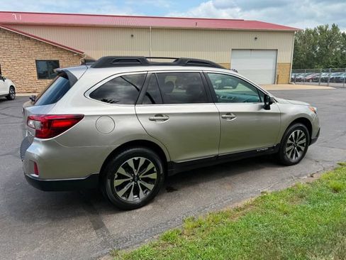 Used 2017 Subaru Outback 3.6R Limited AWD/4WD image 4
