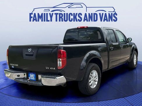 Used 2017 Nissan Frontier SV image 5