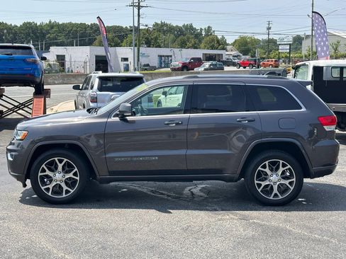 Used 2018 Jeep Grand Cherokee Limited AWD/4WD image 11