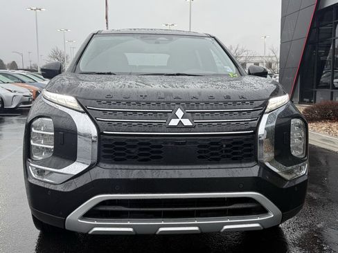 Used 2025 Mitsubishi Outlander SE image 30