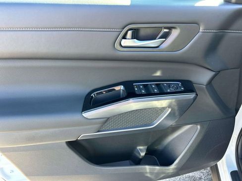 New 2026 Nissan Pathfinder SL w/ SL Premium Package AWD/4WD image 18