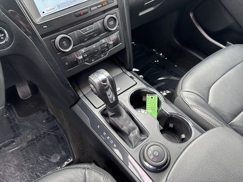 Used 2018 Ford Explorer XLT w/ Equipment Group 202A image 14