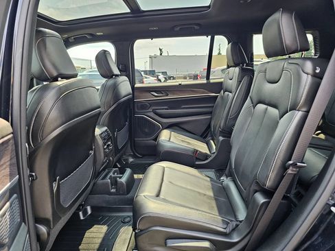 Used 2024 Jeep Grand Cherokee L Limited w/ Luxury Tech Group II AWD/4WD image 17