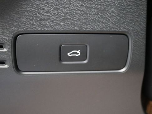 New 2026 Volvo XC40 B5 Ultra w/ Climate Package image 24