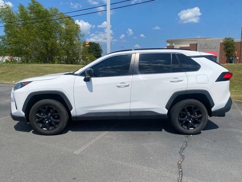 Used 2021 Toyota RAV4 LE FWD image 4