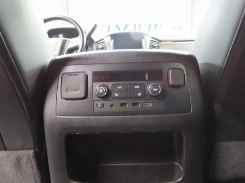 Used 2020 GMC Yukon XL Denali w/ Denali Ultimate Package image 11