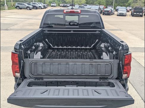 Used 2025 Chevrolet Colorado Z71 w/ Z71 Convenience Package 2 AWD/4WD image 16