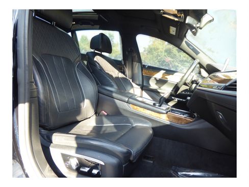 Used 2016 BMW 750i xDrive image 16
