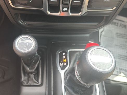 Used 2022 Jeep Wrangler Unlimited Sport AWD/4WD image 13