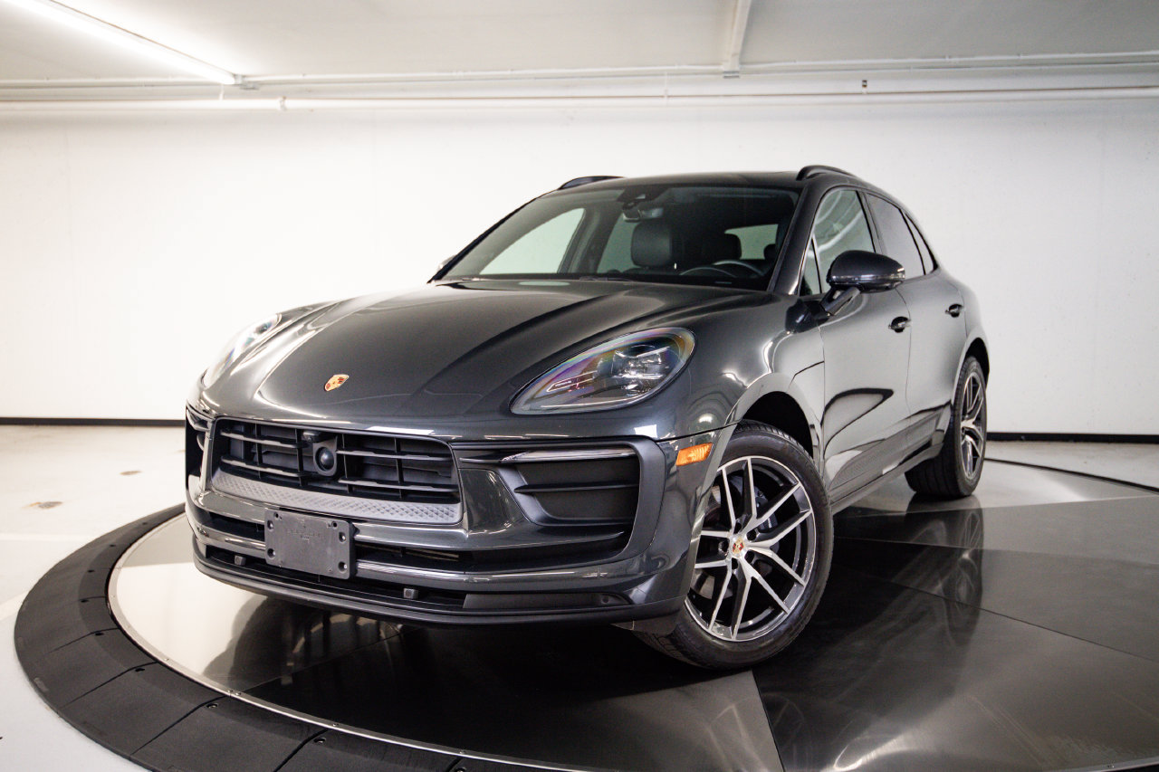 Certified 2024 Porsche Macan AWD/4WD image 1
