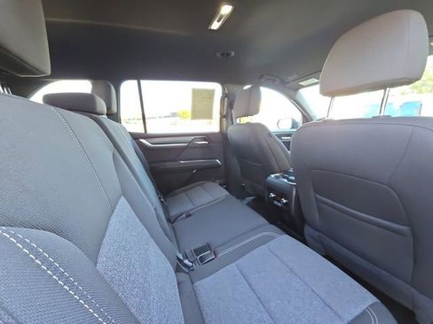 Used 2025 GMC Acadia Elevation image 28