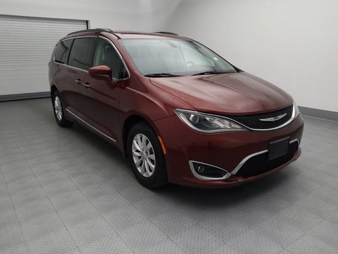 Used 2017 Chrysler Pacifica Touring-L FWD image 14