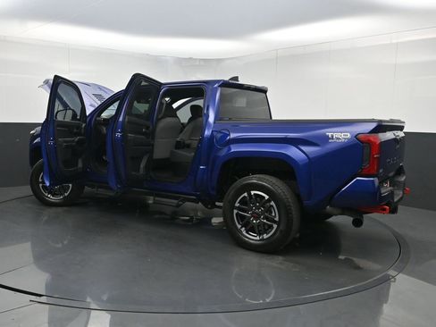 Used 2025 Toyota Tacoma TRD Sport AWD/4WD image 37