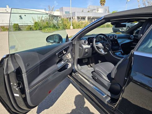 Used 2025 Mercedes-Benz CLE 300 4MATIC Cabriolet image 16