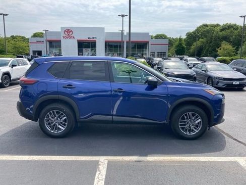 Used 2023 Nissan Rogue S AWD/4WD image 9