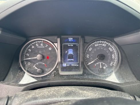 Used 2023 Toyota Tacoma TRD Off-Road image 7