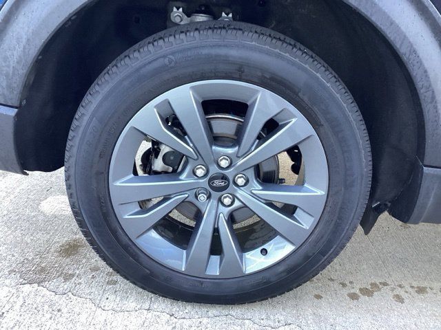 Used 2024 Ford Explorer XLT w/ Equipment Group 202A AWD/4WD image 9