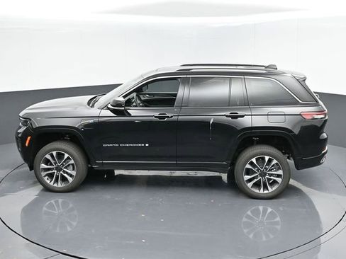 Used 2024 Jeep Grand Cherokee Overland w/ Advanced Protech Group III AWD/4WD image 37