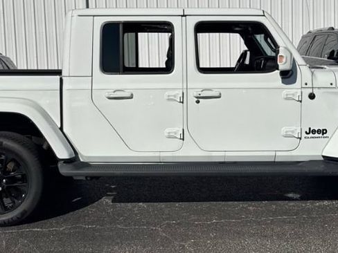 Used 2022 Jeep Gladiator Overland AWD/4WD image 3