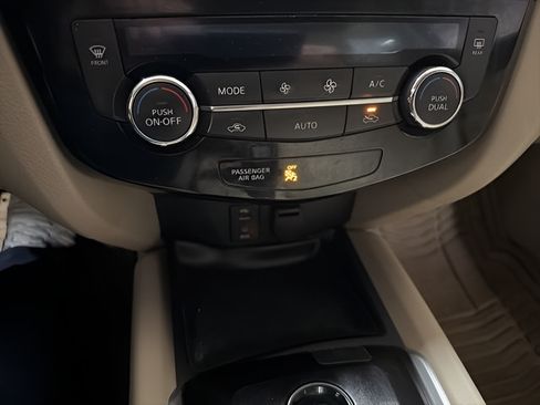 Used 2016 Nissan Rogue SV AWD/4WD image 23