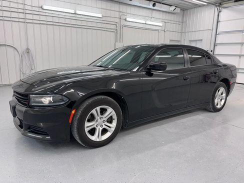 Used 2020 Dodge Charger SXT RWD image 9
