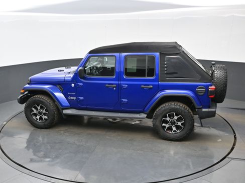 Used 2018 Jeep Wrangler Unlimited Sahara w/ Dual Top Group image 31