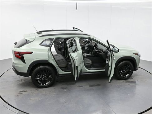 Used 2025 Chevrolet Trax ACTIV w/ Driver Confidence Package image 44