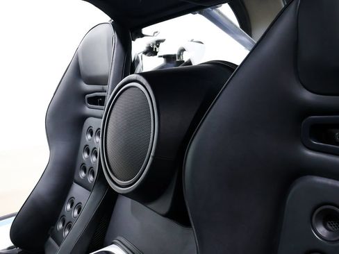 Used 2005 Ford GT RWD image 25