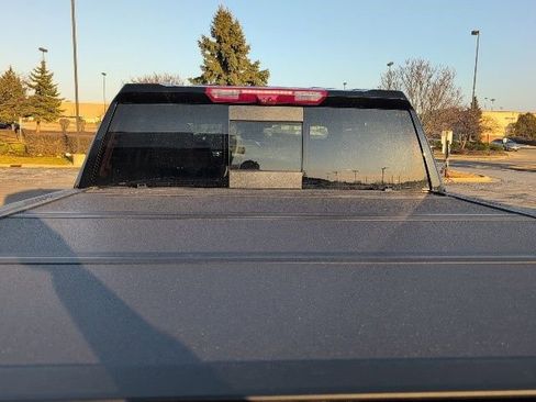 Used 2025 GMC Sierra 1500 AT4 w/ AT4 Premium Package image 9