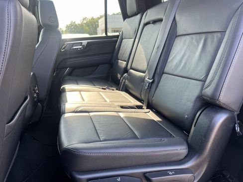 Used 2025 Chevrolet Tahoe LT RWD image 12