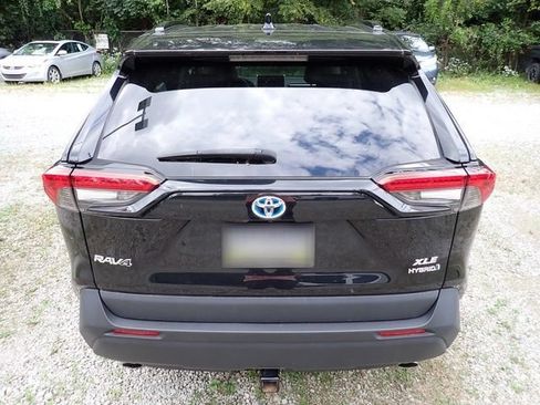 Certified 2021 Toyota RAV4 XLE w/ Convenience Package AWD/4WD image 4