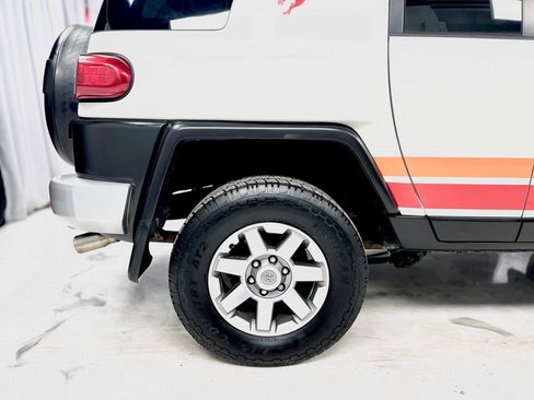 Used 2014 Toyota FJ Cruiser 4WD image 12