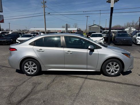 Used 2021 Toyota Corolla LE image 5