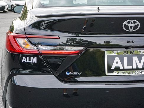 Used 2025 Toyota Camry SE image 12