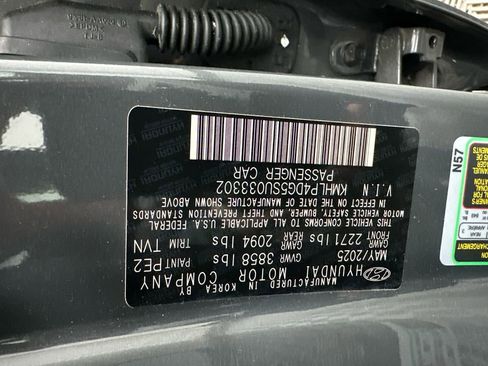 Used 2025 Hyundai Elantra Limited image 33