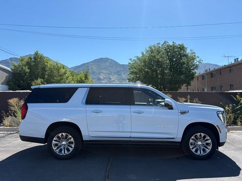 Used 2026 GMC Yukon XL Denali w/ Sun & Power Step Package AWD/4WD image 2
