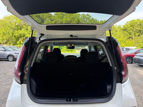 Used 2025 Kia Soul LX w/ LX Technology Package FWD image 29