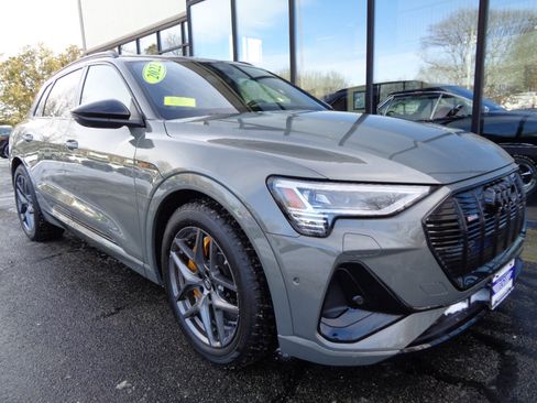 Used 2022 Audi e-tron Chronos image 3