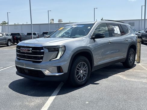 Used 2025 GMC Acadia Elevation FWD image 4
