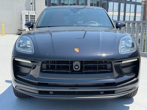 Used 2026 Porsche Macan AWD/4WD image 10